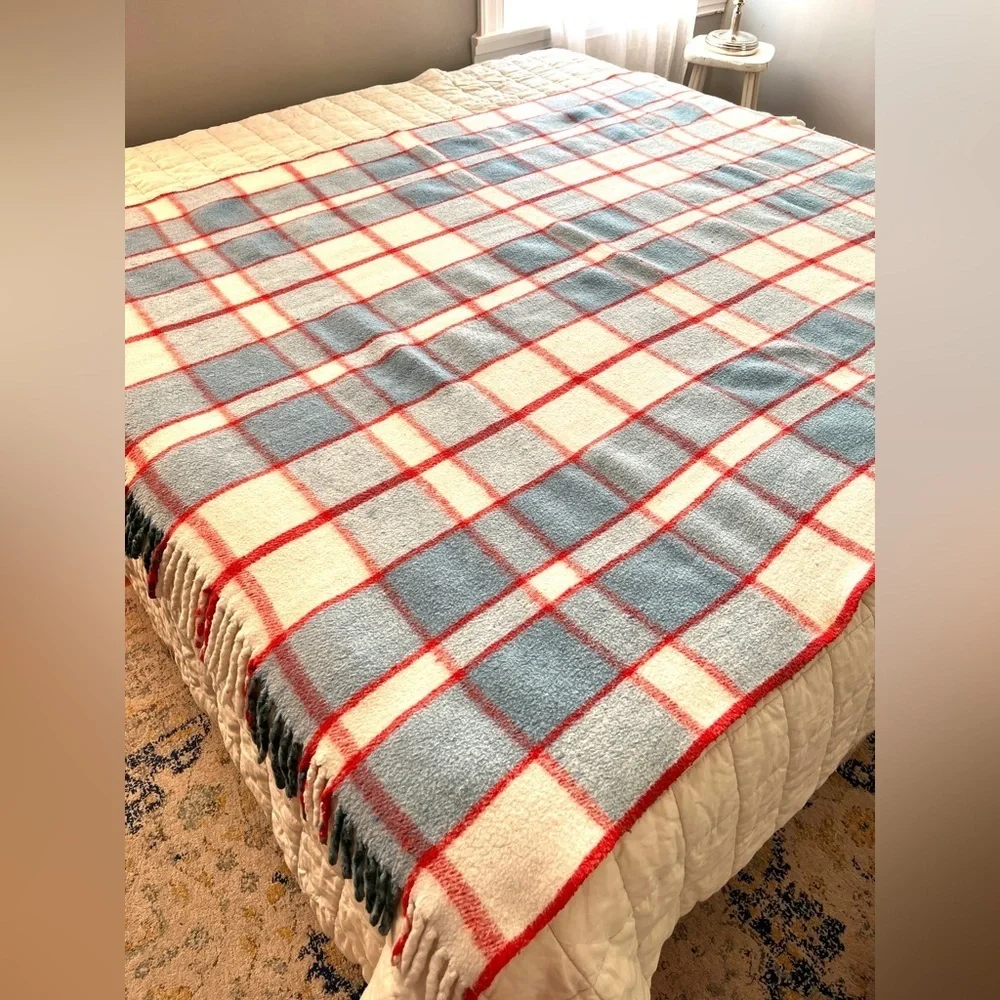 Vintage Cotton Multicolor Plaid Fringed Stadium/Camping Blanket 63 x 78